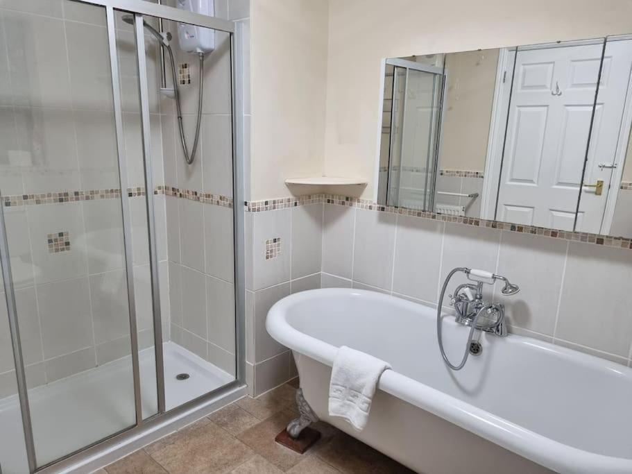 Spacious Detached Home With Beautiful Seaviews, Sleeps 6 Trimingham Exterior photo